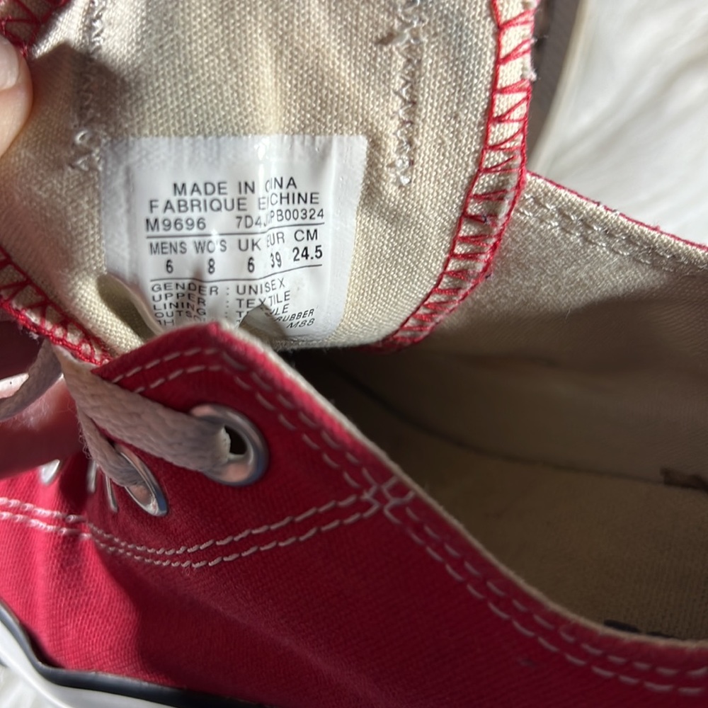 Converse red low top sneakers mens 6 woman’s 8 - Picture 5 of 6